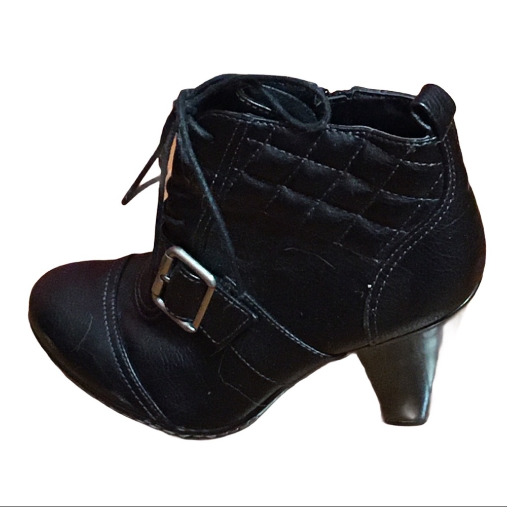 Sole Senseability Black lace up heel ankle boots